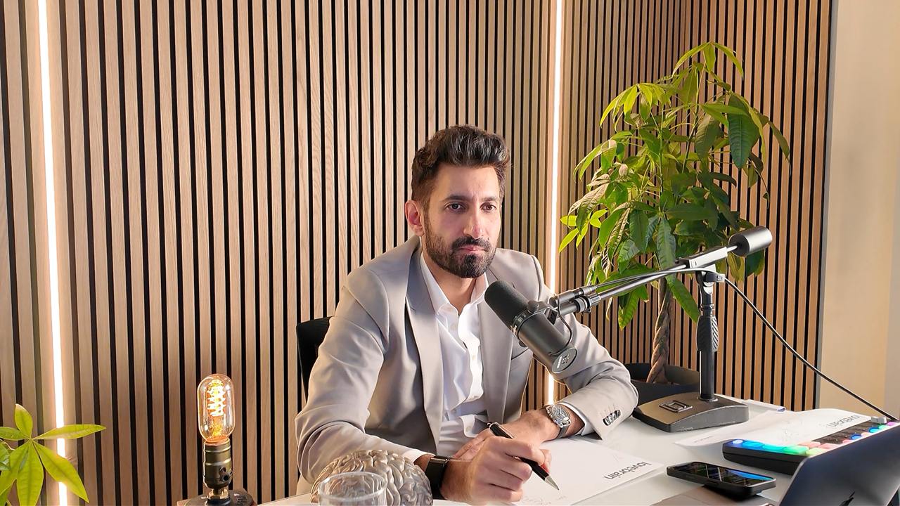 Yousuf Aslam leading a live online session