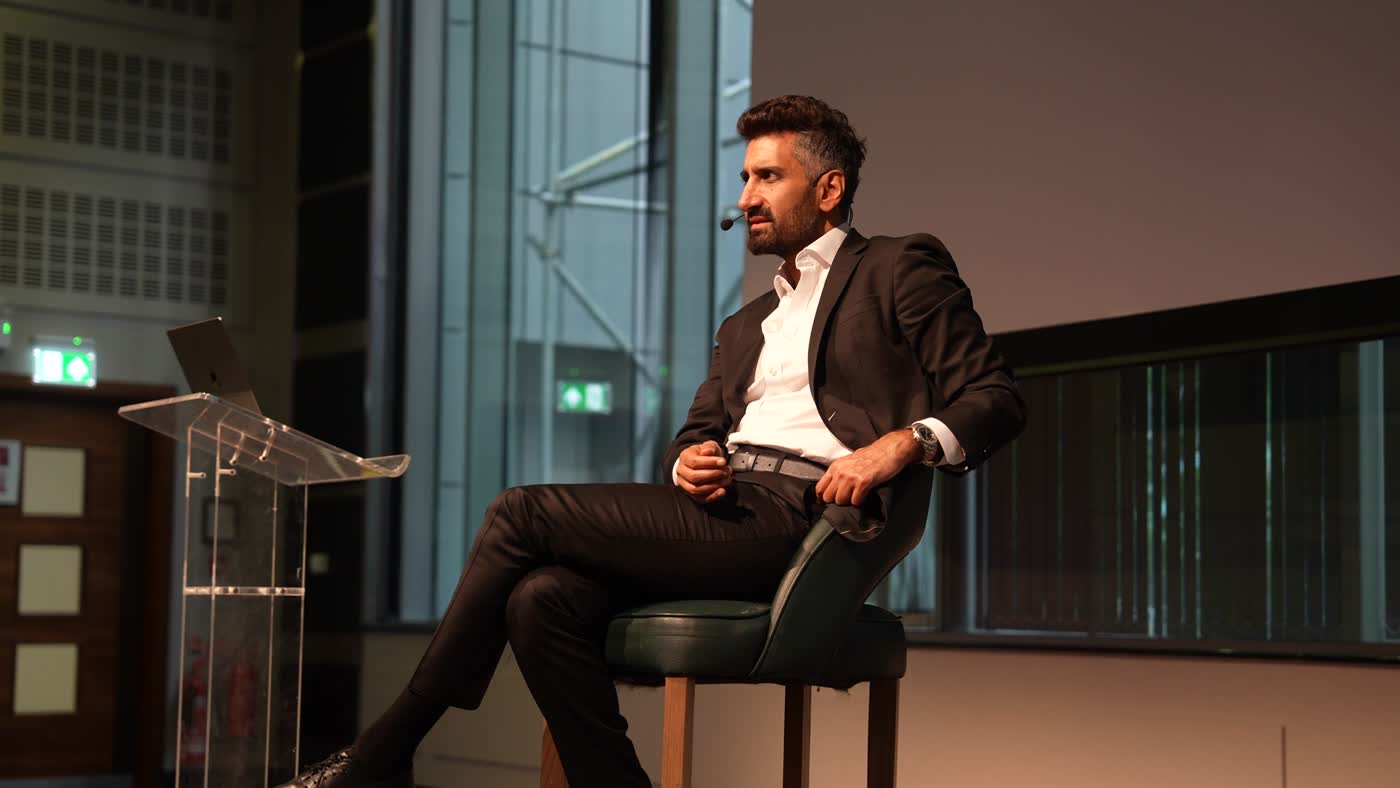Yousuf Aslam leading the perfectionism masterclass